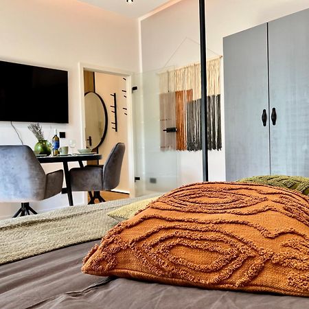 Edler Wohnraum Luxurioeses Studio Im Zentrum Mit Balkon, Kaffeevollautomat, Klima & Parkplatz 茨维考 外观 照片
