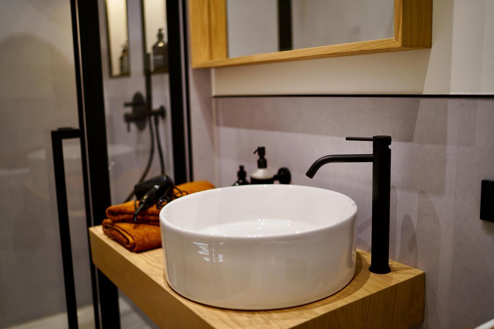 Edler Wohnraum Luxurioeses Studio Im Zentrum Mit Balkon, Kaffeevollautomat, Klima & Parkplatz 茨维考 外观 照片