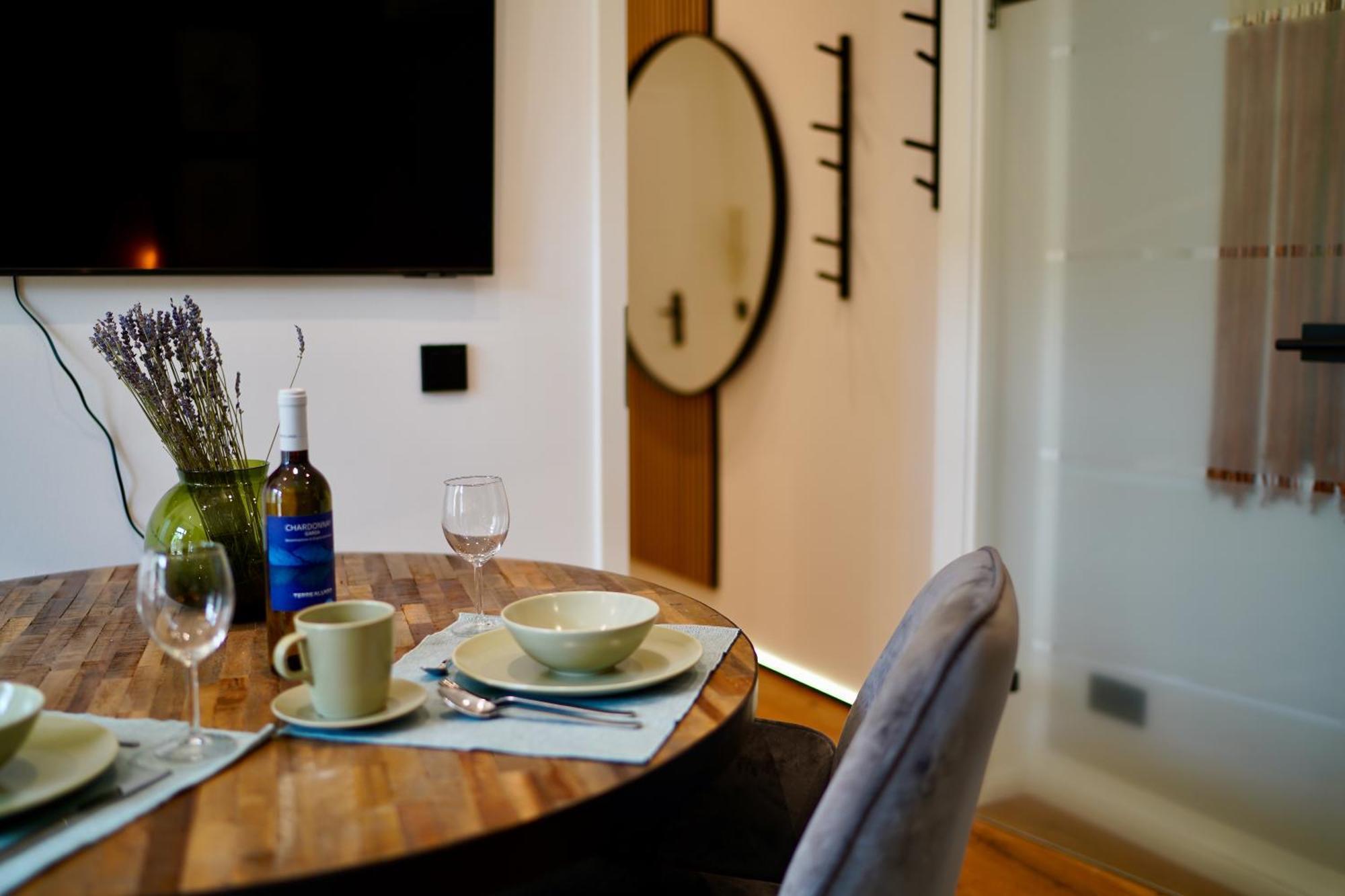 Edler Wohnraum Luxurioeses Studio Im Zentrum Mit Balkon, Kaffeevollautomat, Klima & Parkplatz 茨维考 外观 照片