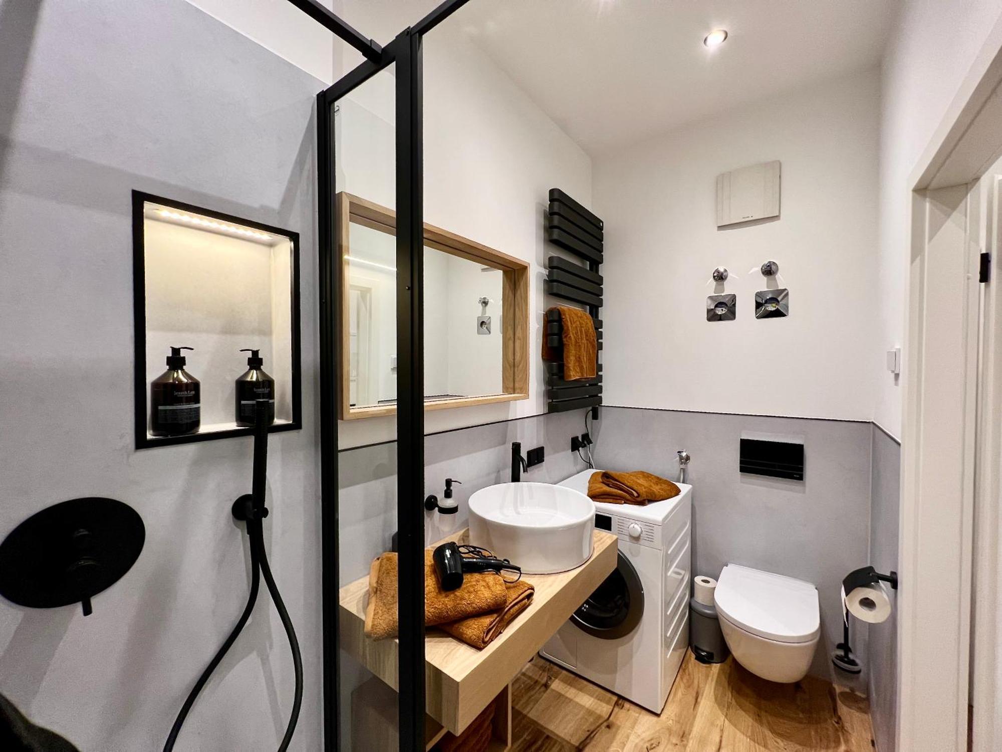 Edler Wohnraum Luxurioeses Studio Im Zentrum Mit Balkon, Kaffeevollautomat, Klima & Parkplatz 茨维考 外观 照片