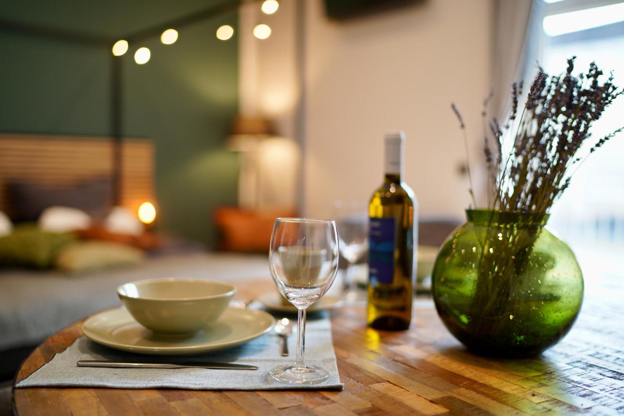 Edler Wohnraum Luxurioeses Studio Im Zentrum Mit Balkon, Kaffeevollautomat, Klima & Parkplatz 茨维考 外观 照片