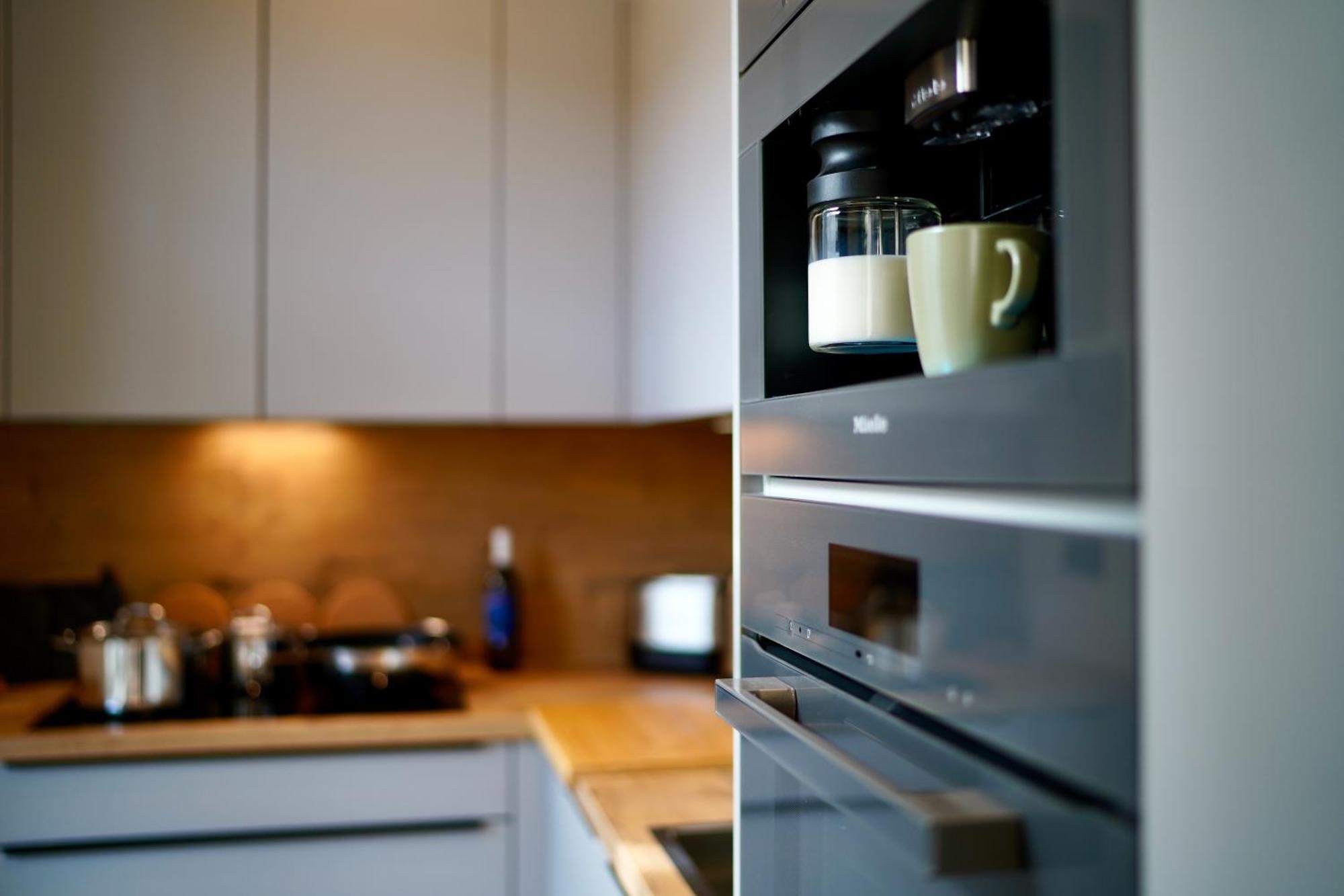 Edler Wohnraum Luxurioeses Studio Im Zentrum Mit Balkon, Kaffeevollautomat, Klima & Parkplatz 茨维考 外观 照片