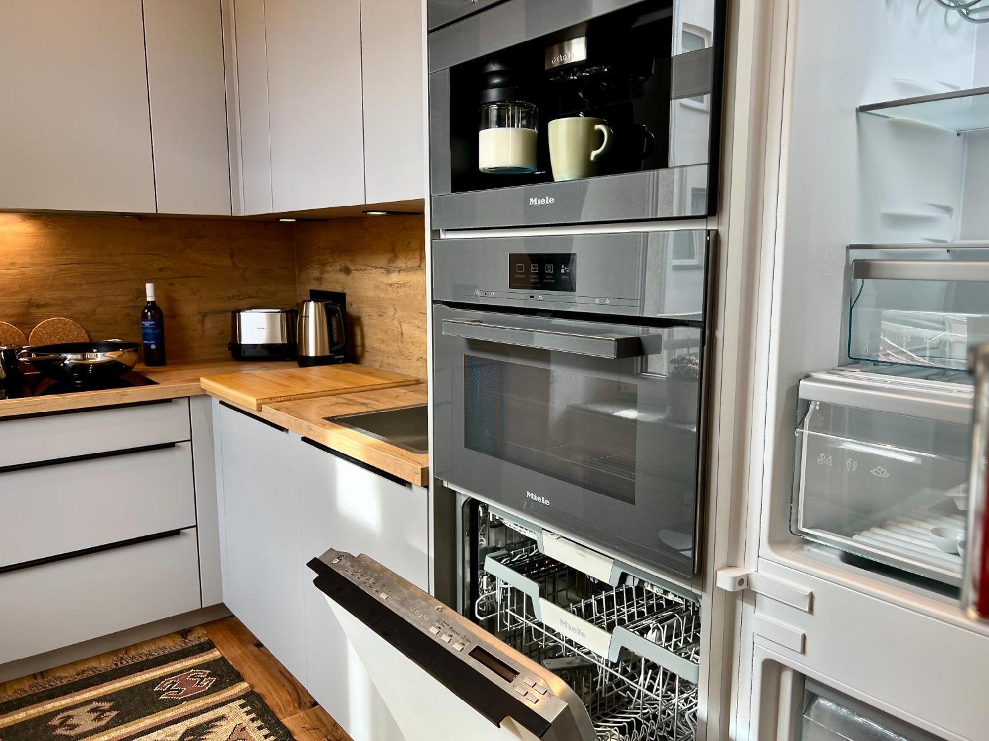 Edler Wohnraum Luxurioeses Studio Im Zentrum Mit Balkon, Kaffeevollautomat, Klima & Parkplatz 茨维考 外观 照片
