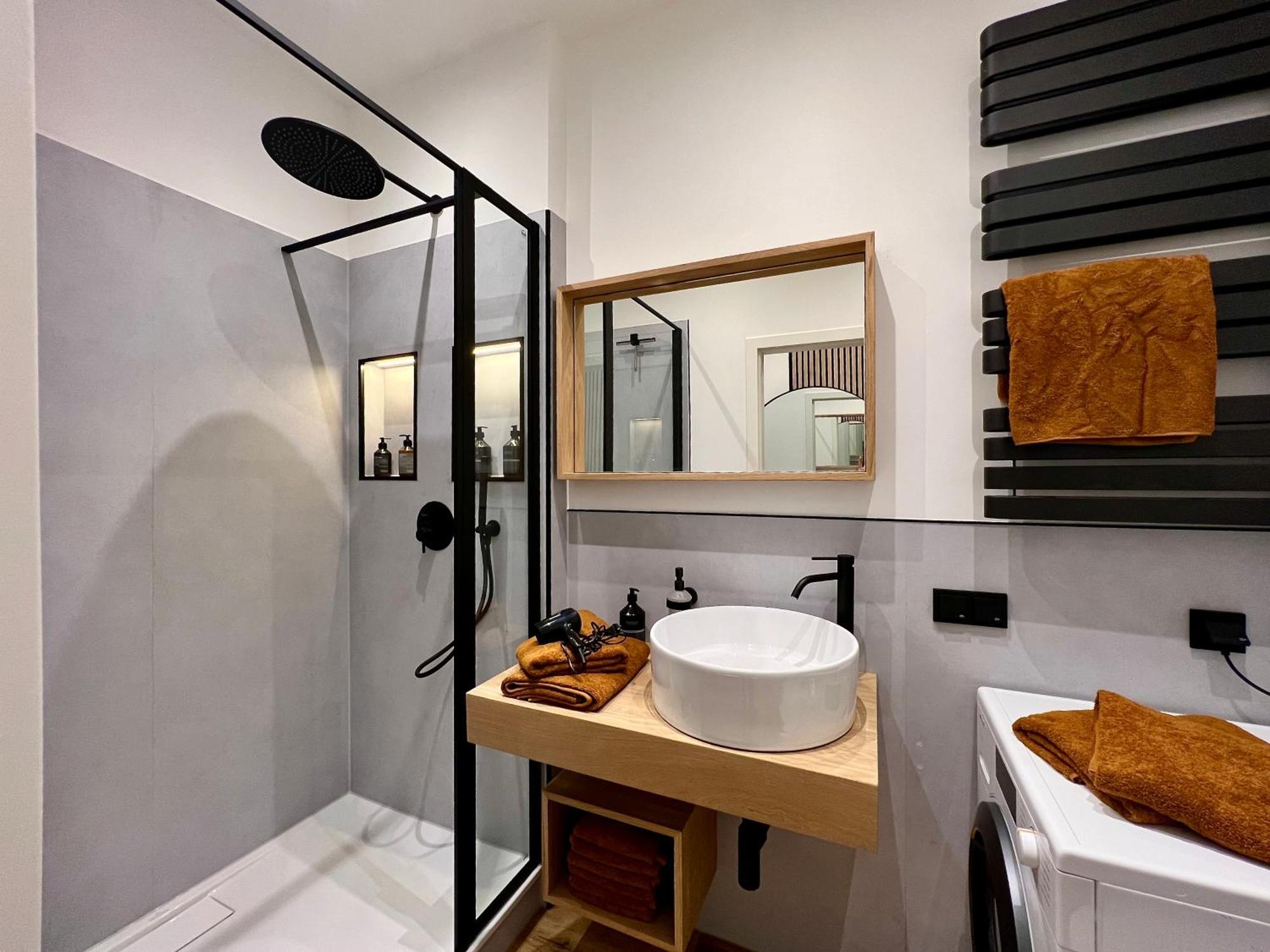 Edler Wohnraum Luxurioeses Studio Im Zentrum Mit Balkon, Kaffeevollautomat, Klima & Parkplatz 茨维考 外观 照片